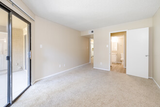 Papago Park Apartments in Phoenix, AZ - Building Photo - Interior Photo