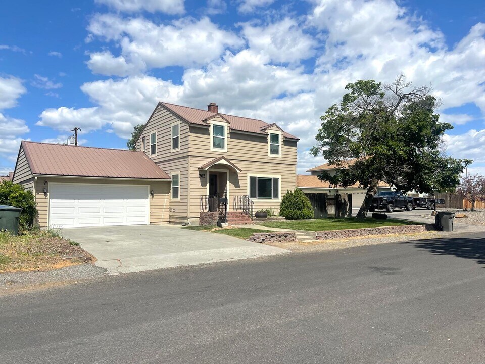 202 Falley St in Richland, WA - Building Photo