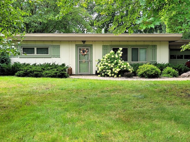property at 724 Wisconsin St