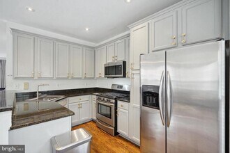 6022 Madison Overlook Ct in Falls Church, VA - Building Photo - Building Photo