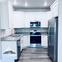 1558 N 160 W in Logan, UT - Foto de edificio - Building Photo