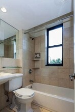 E 102ND ST. in New York, NY - Foto de edificio - Building Photo