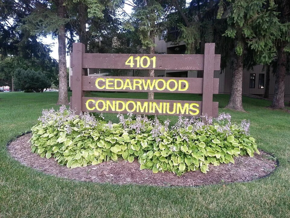 4101 Parklawn Ave, Unit 120 in Minneapolis, MN - Foto de edificio