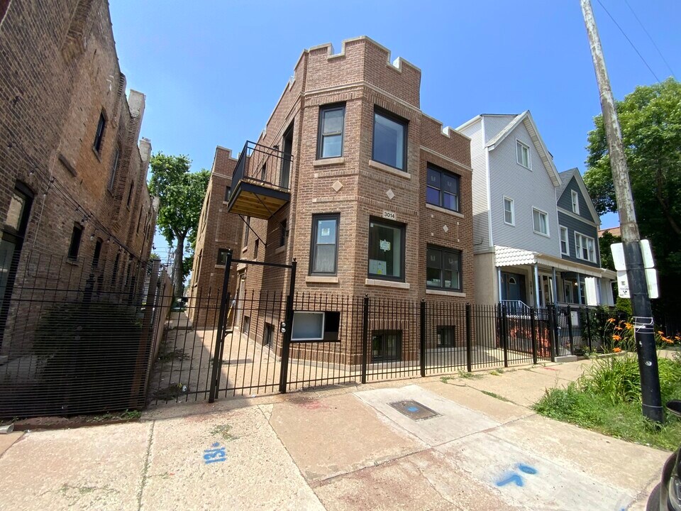 3014 N California Ave in Chicago, IL - Building Photo