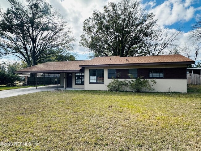 property at 1904 Delaroche Dr W