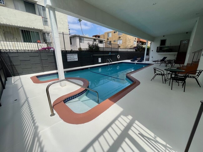 St. Andrews Place Apartments in Los Angeles, CA - Building Photo - Building Photo