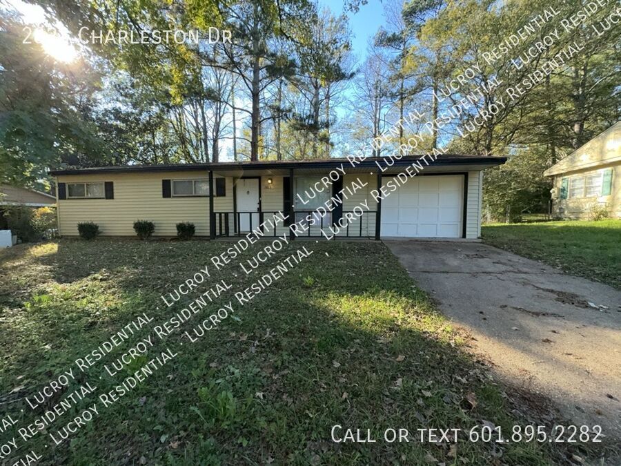 2823 Charleston Dr in Jackson, MS - Building Photo