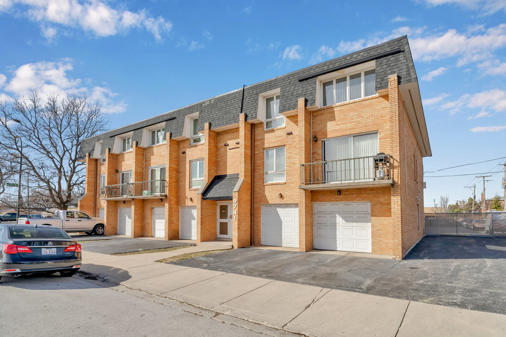 9741 S Cicero Ave in Oak Lawn, IL - Building Photo