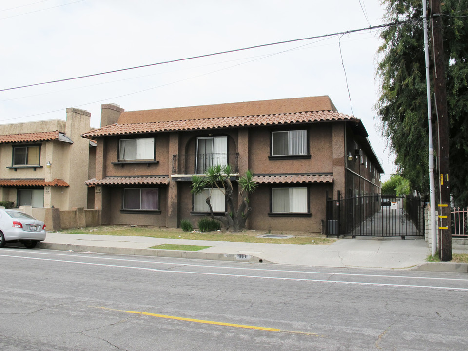 319 N Alhambra Ave in Monterey Park, CA - Building Photo