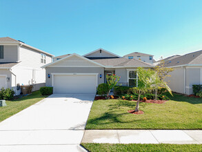 7633 Syracuse Dr in Clermont, FL - Foto de edificio - Building Photo