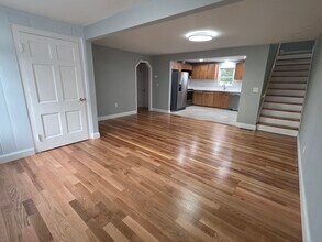 62 Pond Point Ave in Milford, CT - Building Photo - Building Photo