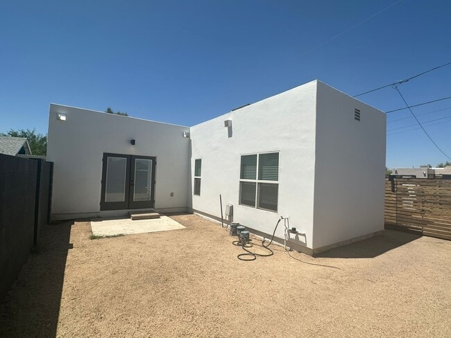 property at 2334 N Evergreen St