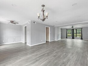 10305 Briar Forest Dr in Houston, TX - Building Photo - Building Photo