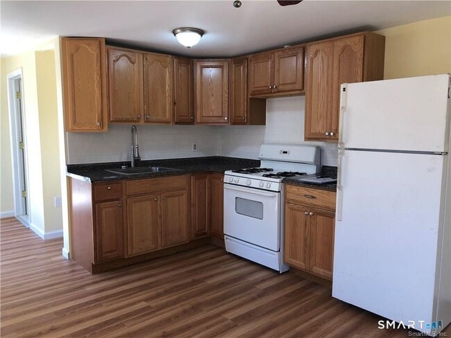 7 Franklin St in Seymour, CT - Building Photo - Building Photo