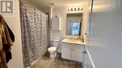 255 Northfield Dr E in Waterloo, ON - Building Photo - Building Photo