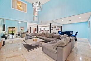 6187 Laurel Ln in Tamarac, FL - Building Photo