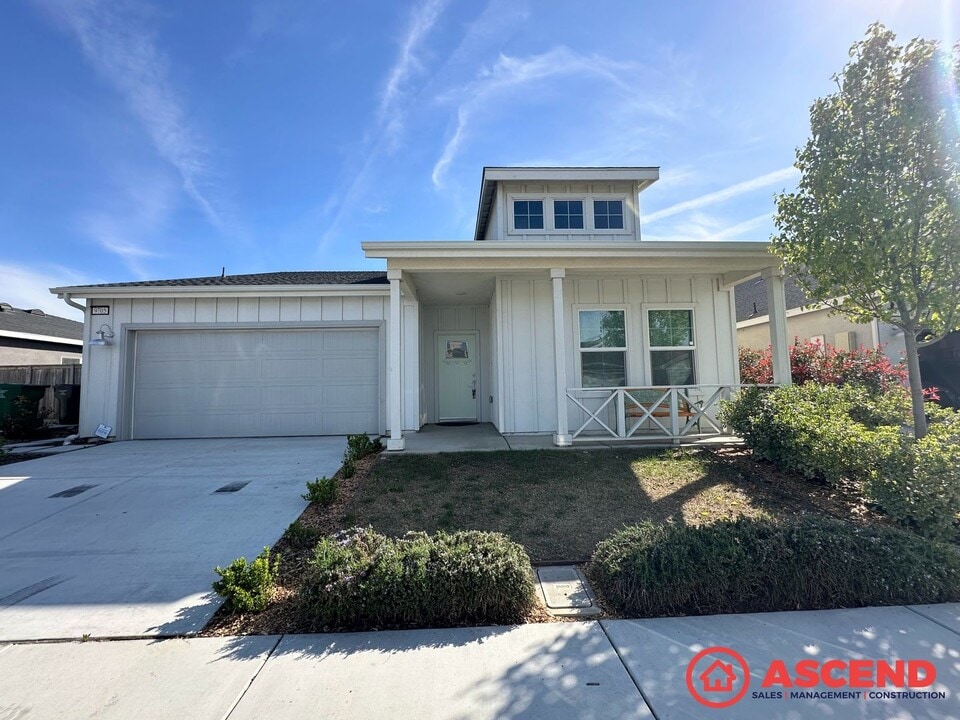 9705 Cotton Creek Dr in Shafter, CA - Building Photo