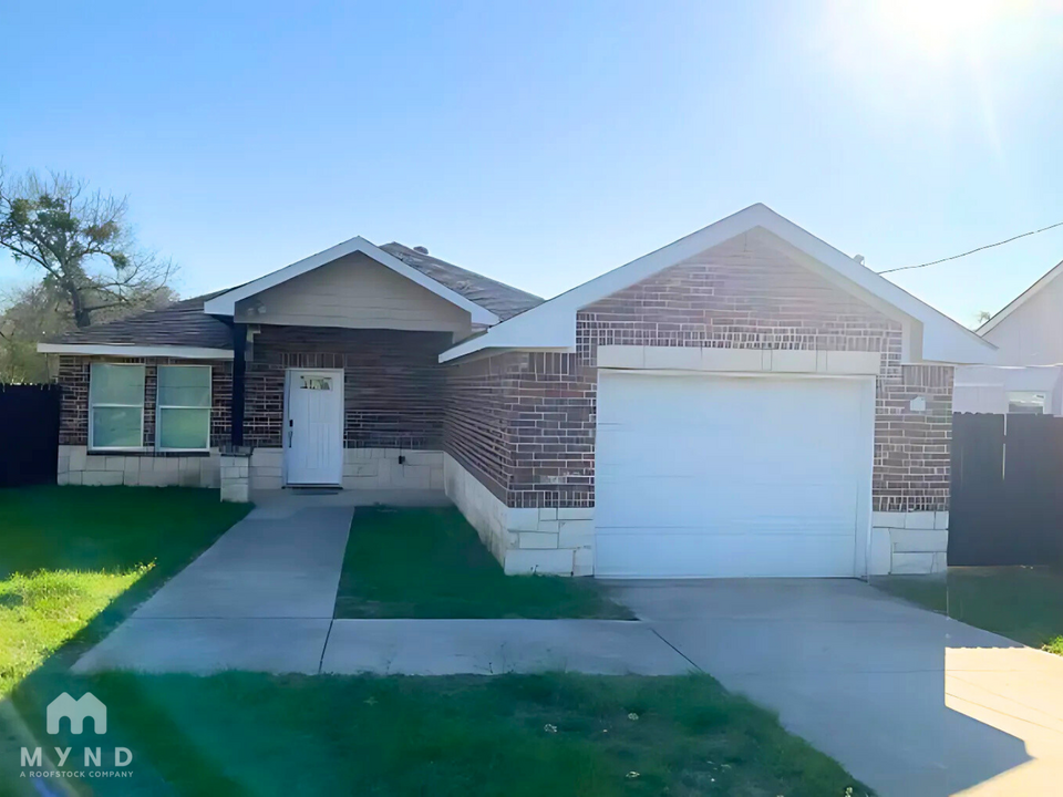 4730 E Frio Dr in Dallas, TX - Building Photo