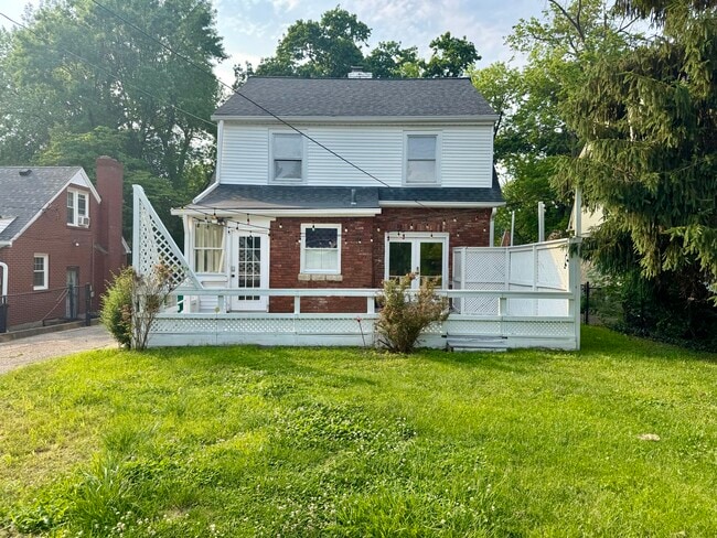 1208 Audubon Pky in Louisville, KY - Foto de edificio - Building Photo