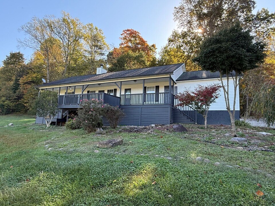 7033 Calvary Wy in Corryton, TN - Building Photo