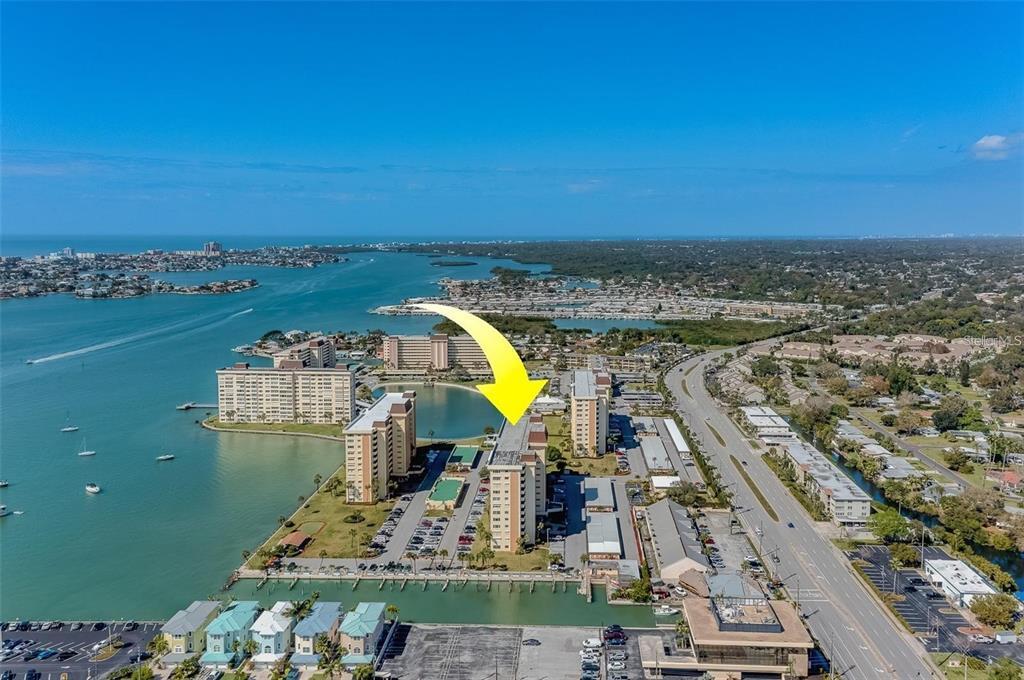 4550 Cove Cir in St. Petersburg, FL - Building Photo