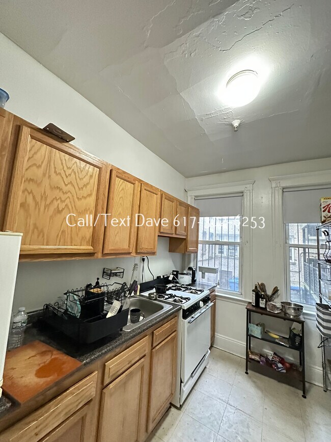 1634 Commonwealth Ave in Boston, MA - Building Photo - Building Photo