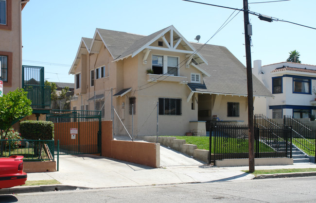 2694 James M Wood Blvd in Los Angeles, CA - Building Photo - Building Photo