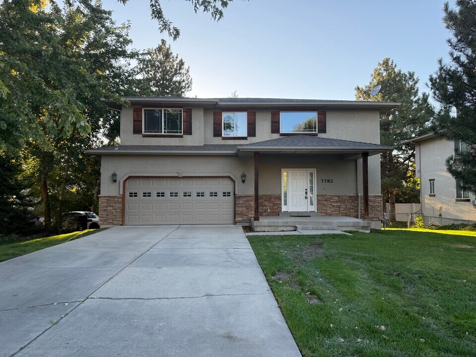 7782 S Chad Heights Ln in Midvale, UT - Building Photo