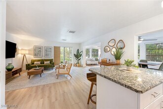10 Kings Rd in Naples, FL - Building Photo - Building Photo