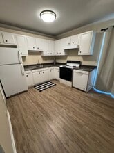 1010 Country Club Rd in Cookeville, TN - Foto de edificio - Building Photo