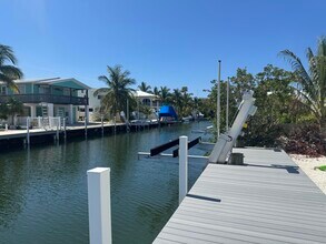 335 Pirates Rd in Summerland Key, FL - Building Photo - Building Photo