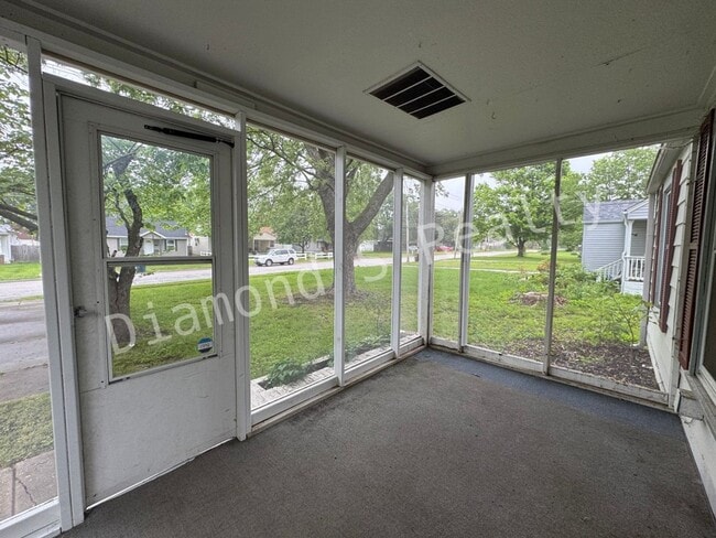 1452 E Central St in Springfield, MO - Building Photo - Building Photo