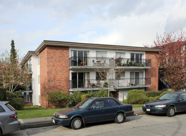 1225 W 14th Ave in Vancouver, BC - Building Photo - Primary Photo