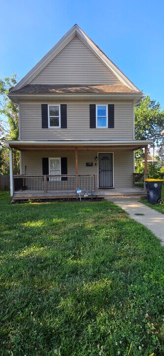 1319 E 32 Terrace in Kansas City, MO - Building Photo