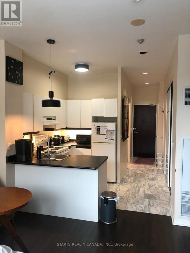 7-1607 King St E