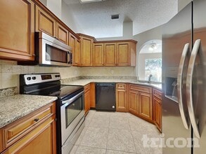 1009 Jamaica Way in Tarpon Springs, FL - Building Photo - Building Photo