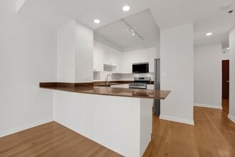 1250 S Michigan Ave, Unit 1704 in Chicago, IL - Building Photo - Building Photo