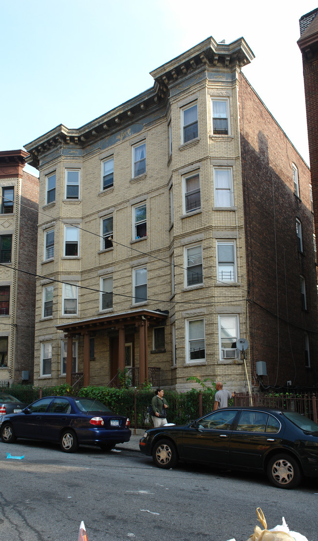 116 Saratoga Ave in Yonkers, NY - Building Photo - Building Photo