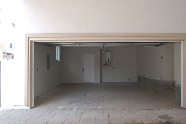 425 W Duarte Rd in Monrovia, CA - Building Photo - Building Photo