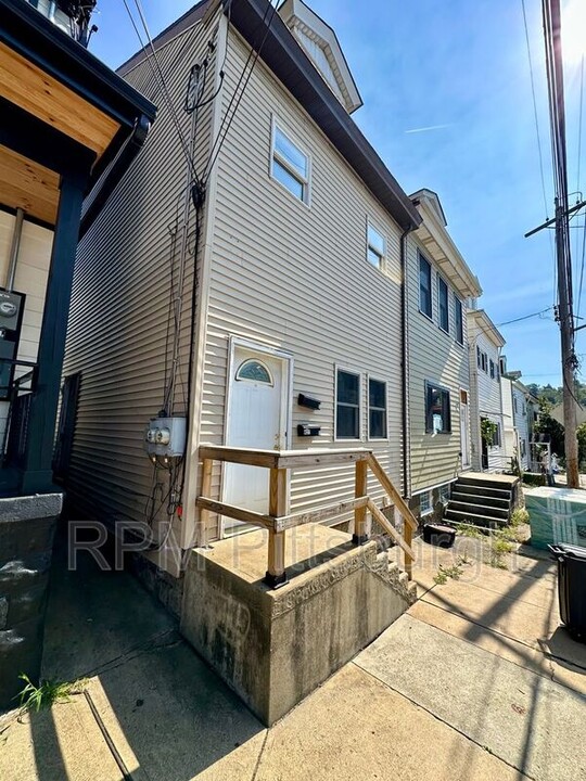 427 Taylor St in Pittsburgh, PA - Foto de edificio