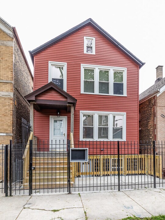 2237 S Sacramento Ave-Unit -B in Chicago, IL - Building Photo