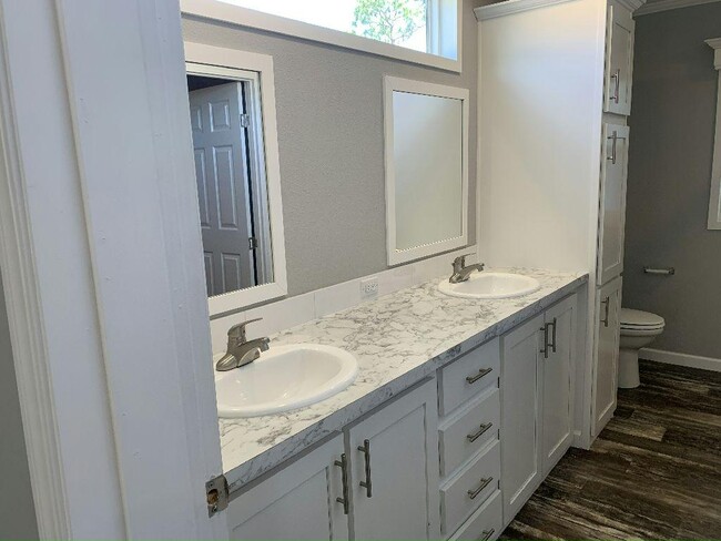 419 Zeeland St in North Fort Myers, FL - Building Photo - Building Photo