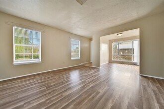 13159 High Star Dr in Houston, TX - Foto de edificio - Building Photo