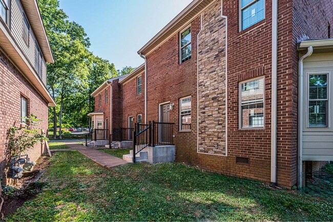 Ogden Place Apartments in Bowling Green, KY - Building Photo - Building Photo