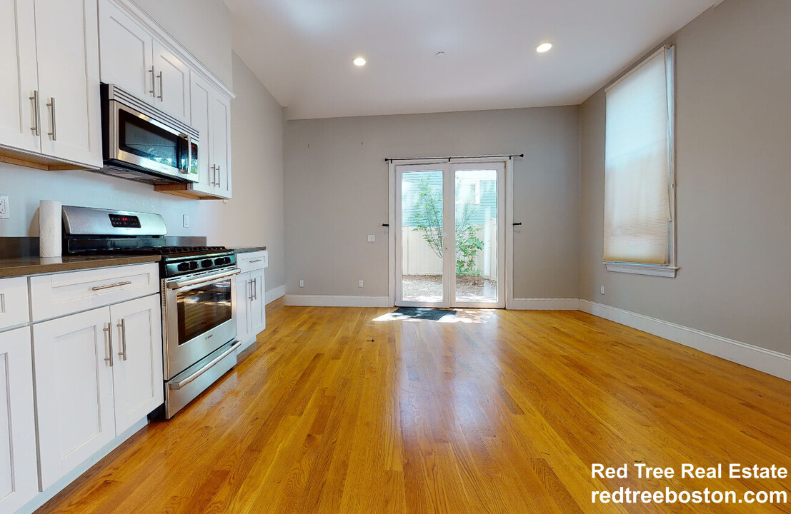 174 Hampshire St, Unit 1A in Cambridge, MA - Building Photo