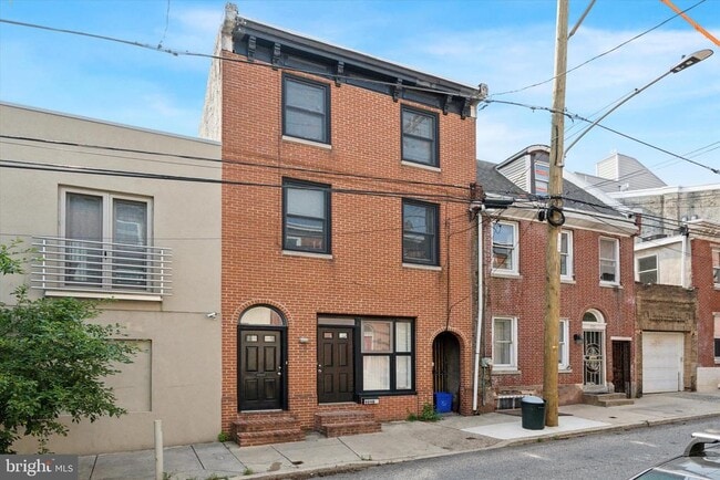 property at 909 N American St