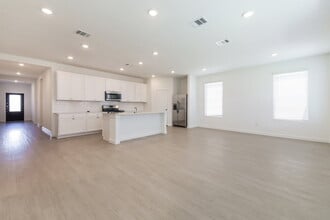 2239 Mustang Ghost Trl, Unit 3018 in Crandall, TX - Foto de edificio - Building Photo