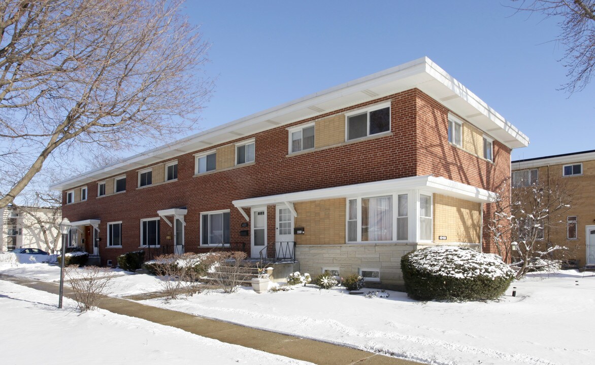 401 E Lincoln St in Mount Prospect, IL - Building Photo