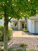 2807 Lakeshore Dr, Unit 2805 LakeshoreDr.#11 in La crosse, WI - Foto de edificio - Building Photo