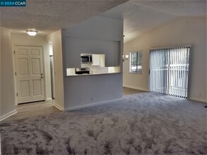 3889 Crow Canyon Rd-Unit -Ca 94582 in San Ramon, CA - Foto de edificio - Building Photo